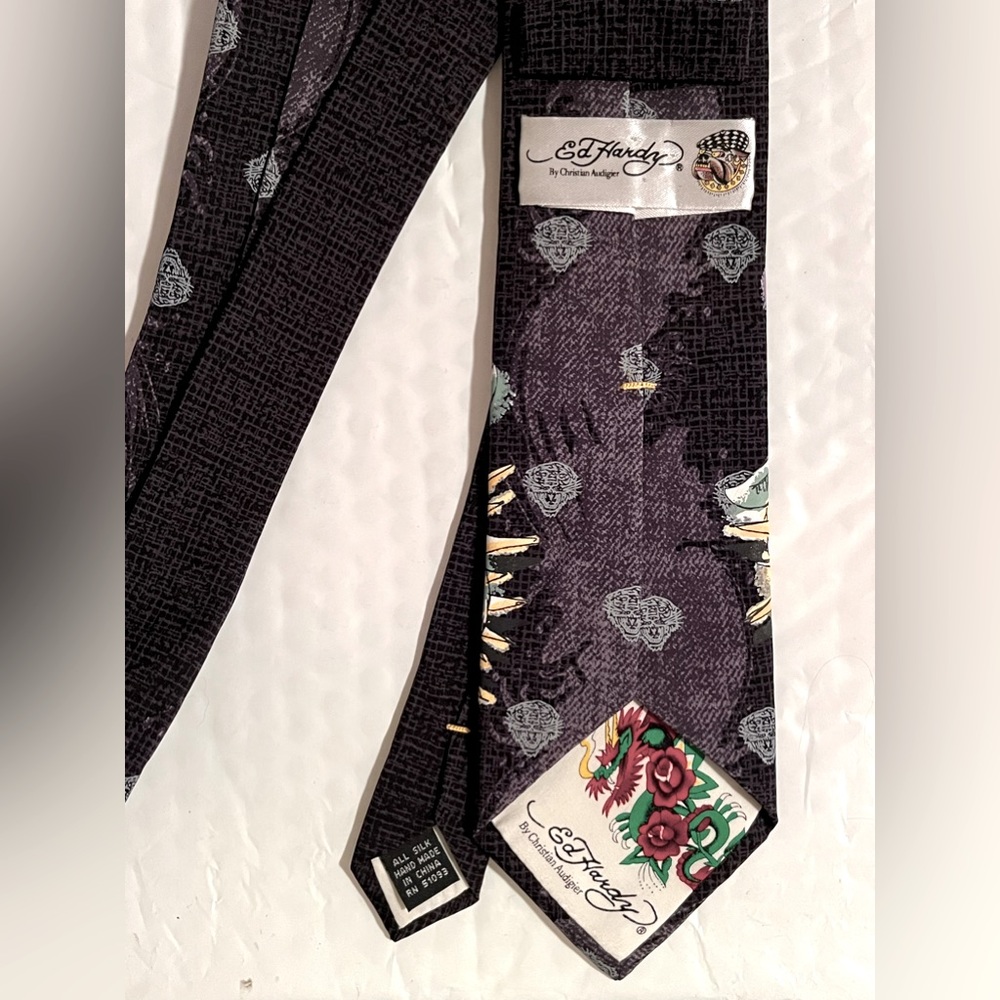 Ed Hardy multicolor dog wearing crown silk tie - Picture 3 of 3
